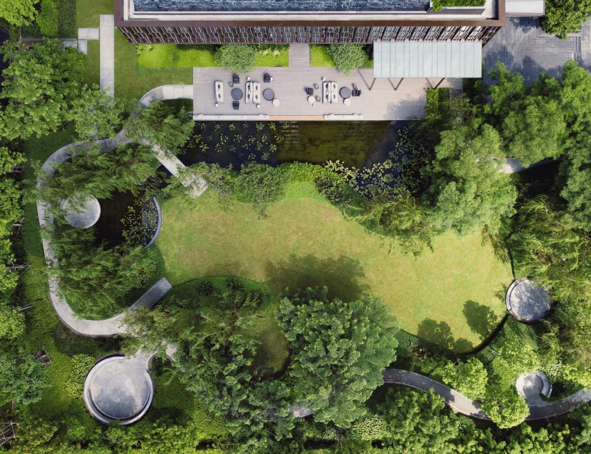 Kimpton Maa-Lai Bangkok By Ihg Hotel Exterior foto Aerial view of the garden