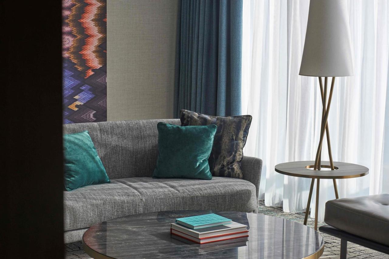 Kimpton Maa-Lai Bangkok By Ihg Hotel Exterior foto A living room at the hotel