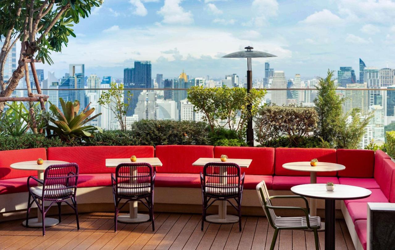 Kimpton Maa-Lai Bangkok By Ihg Hotel Exterior foto The rooftop bar at the hotel