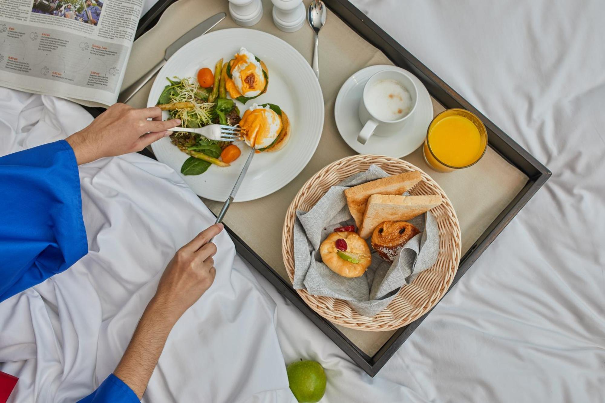 Kimpton Maa-Lai Bangkok By Ihg Hotel Exterior foto Room service