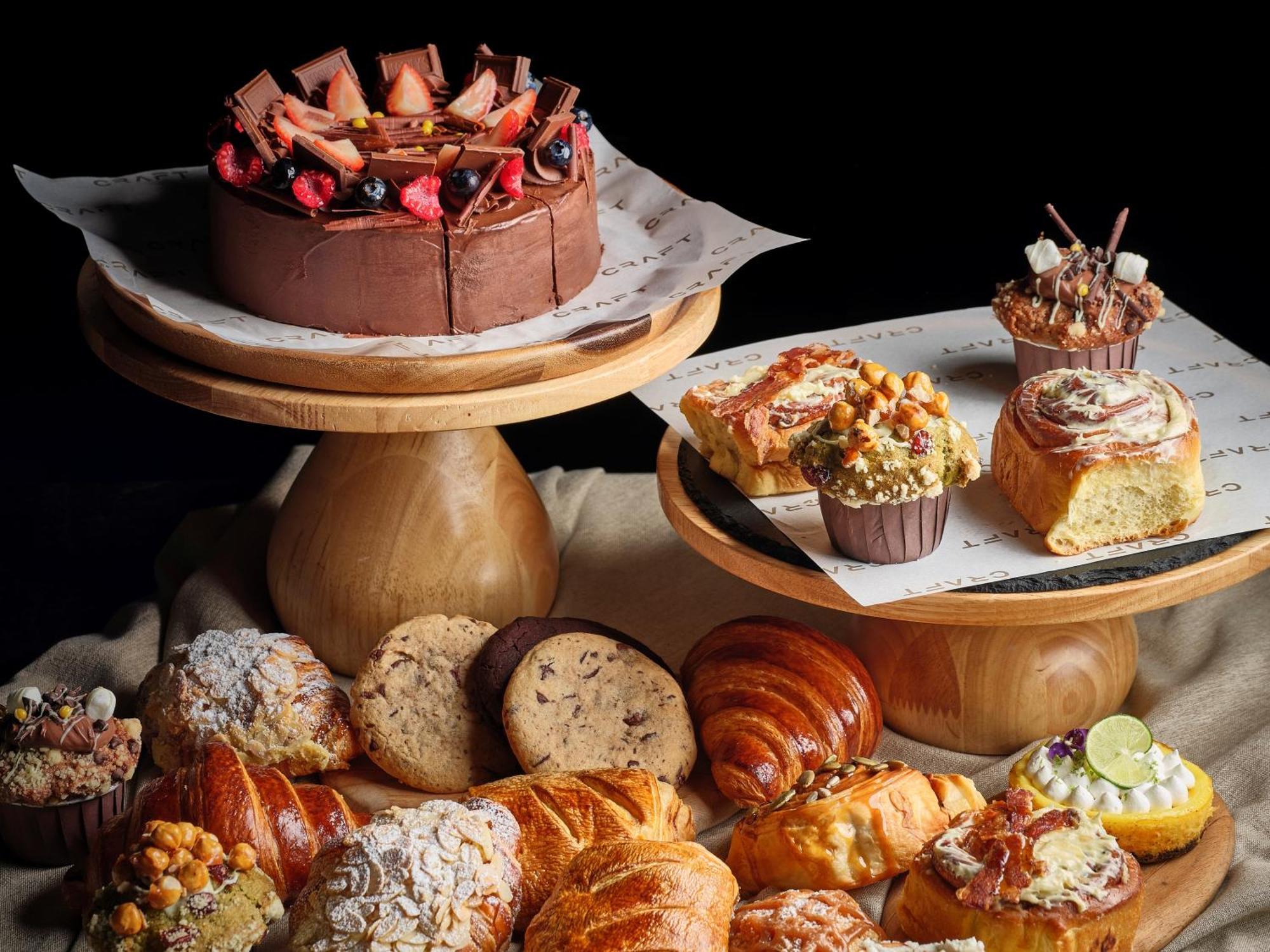 Kimpton Maa-Lai Bangkok By Ihg Hotel Exterior foto A selection of pastries